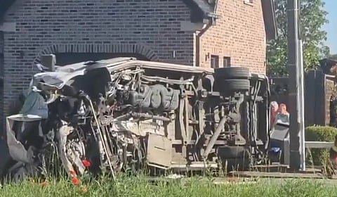 Autocarro escolar colide com comboio na Bélgica. Há, pelo menos, quatro mortos