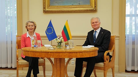 Ursula von der Leyen em Vilnius com o presidente da Lituânia, Gitanas Nauseda. 