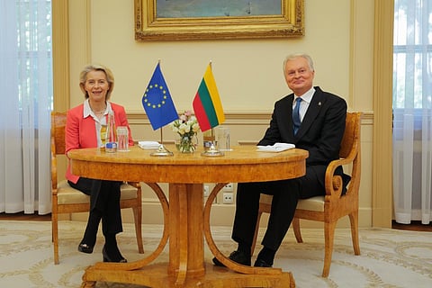 Ursula von der Leyen em Vilnius com o presidente da Lituânia, Gitanas Nauseda. 
