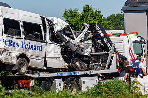 Autocarro escolar colide com comboio na Bélgica. Há, pelo menos, quatro mortos