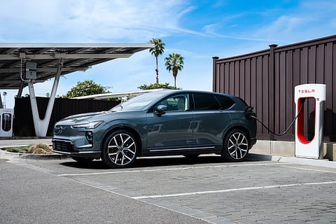 Volvo Cars permitirá carregamentos na rede Tesla Supercharger