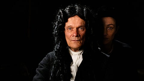 Leibniz perante a sua própria imagem.