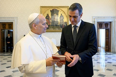 Pedro Sánchez foi recebido no Vaticano por Leão XIV, que visitará Espanha em junho. 
