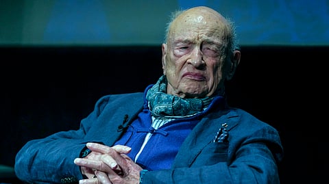 "Antes de irmos a outros planetas, temos de melhorar o destino da Humanidade aqui na Terra" 