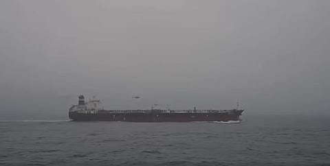 França aborda petroleiro ligado à Rússia. É "inaceitável" que navios contornem sanções, diz Macron (Com vídeo)