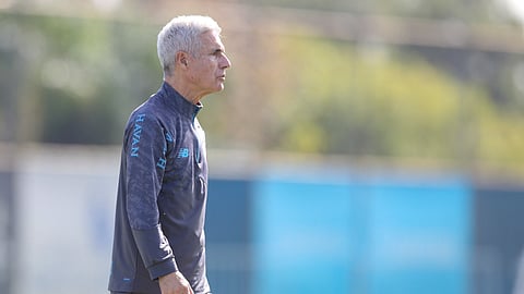 Luís Castro está sob pressão no comando do Grémio.