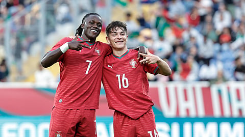 Geovany Quenda e Gonçalo Moreira festejam goleada.