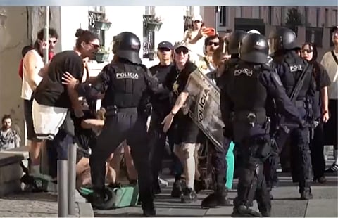 Todos os detidos após protestos junto ao Parlamento ficam em liberdade