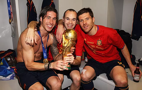 Sergio Ramos, Andrés Iniesta e Xabi Alonso eram alguns dos nomes da geração de ouro espanhola campeã em 2010.
