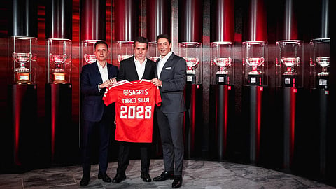 Marco Silva com o presidente do Benfica, Rui Costa, e o diretor Mário Branco