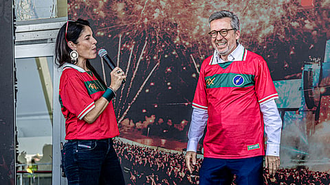 Presidente da Câmara Municipal de Lisboa foi presenteado com uma camisa do Rock in Rio inspirada na seleção.