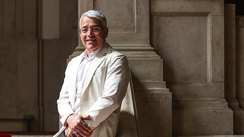 Filipe Sousa é um dos fundadores do Juntos pelo Povo, pelo qual foi eleito três vezes para a presidência da Câmara de Santa Cruz. Em 2025 tornou-se o primeiro deputado do partido na Assembleia da República. 