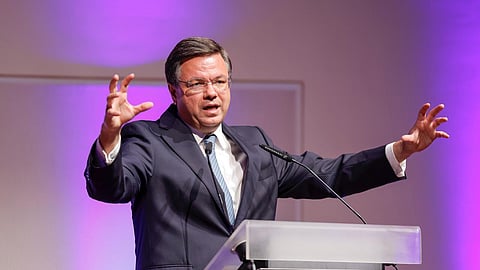 Para o governante, o coletivo de auditores está a "imiscuir-se em funções governativas", indo além das suas competências.