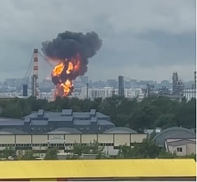 Ataque com drones incendeia refinaria de combustíveis em Moscovo. "É uma resposta justa aos ataques russos", diz Zelensky