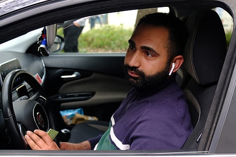 Qualquer cidadão estrangeiro que pretenda trabalhar como motorista profissional em plataformas TVDE tem de efetuar previamente a troca da carta de condução. 