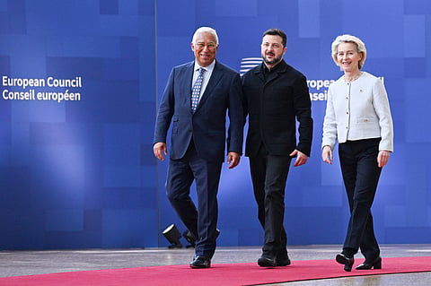 António Costa, Volodymyr Zelensky e Ursula von der Leyen à chegada ao Conselho Europeu. 