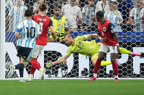 O momento em que Messi marca o 17.º golo em mundiais de futebol.