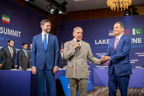 O vice-presidente dos EUA (à esq.) e os primeiros-ministros do Paquistão e do Qatar.