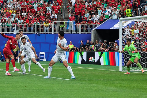 O momento em que Ronaldo  remata para o 1-0 de Portugal e se torna no único jogador a marcar golos sem seis mundiais.