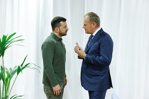 Volodymyr Zelensky e Donald Tusk à margem de uma reunião do Conselho Europeu em junho de 2024.
