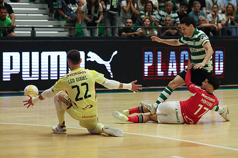 Sporting vence Benfica e leva final da Liga de futsal para a negra