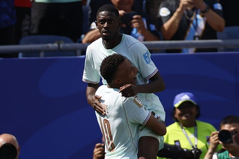 França impõe-se à Noruega com hat-trick de Dembélé e garante primeiro lugar no Grupo I