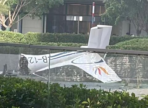 Avioneta colide com o prédio mais alto de Pequim (veja o vídeo)