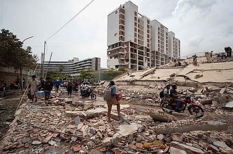 Destruição em La Guaira, uma das regiões mais afetadas pelos sismos