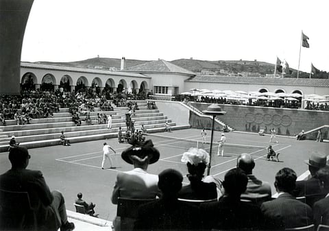 O court central do Jamor, tal como o Estádio Nacional, inaugurado um ano antes, teve como líder do projeto arquitetónico Miguel Jacobetty Rosa. Embora tenha sido alvo de obras de beneficiação, o campo mantém intacto ainda hoje o seu característico traçado.
