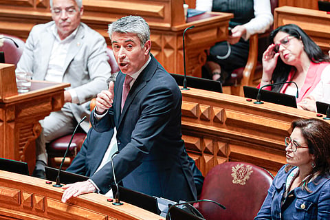 Em Junho, o PS de José Luís Carneiro desce para 29,3%, depois dos 33,4% registados no mês anterior.