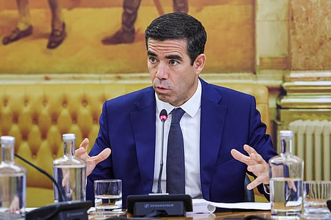António Leitão Amaro tem sido ouvido ao longo da manhã desta quarta-feira na Comissão dos Assuntos Constitucionais, Direitos, Liberdades e Garantias.