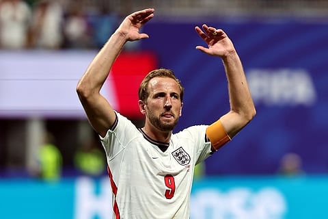 Harry Kane festeja o apuramento.