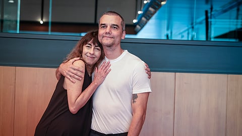 Wagner Moura com Christiane Jatahy, criadores de 'Um Julgamento - Depois do Inimigo do Povo, de Henrik Ibsen'.