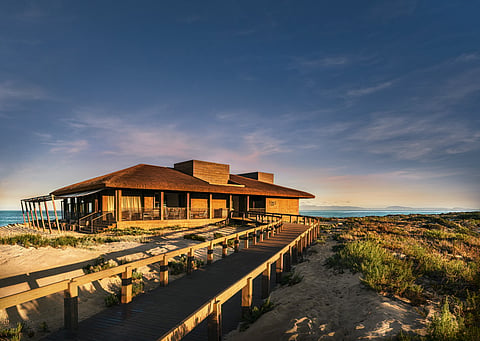 A Carmo Form tem construído vários restaurantes de luxo. Na imagem, oJnCQUOI, na Comporta. Uma das mais valias da empresa é a rapidez na execução dos projetos.