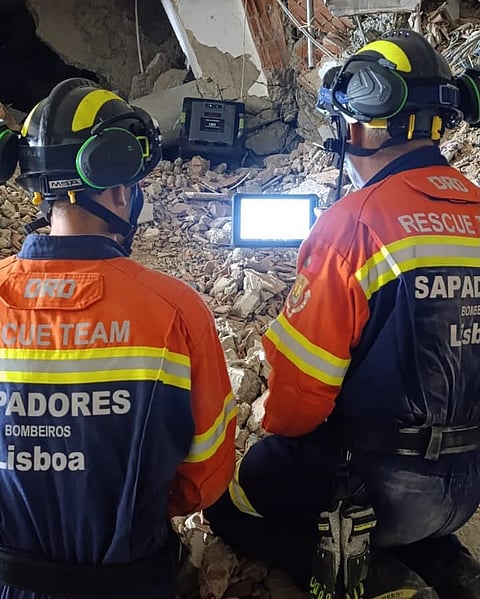 Venezuela. Equipa portuguesa conseguiu resgatar homem dos escombros uma semana depois dos sismos