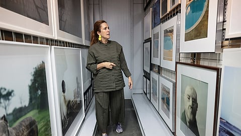 Sandra Vieira Jürgens, a curadora da CACE, nas reservas da coleção pública de arte contemporânea no CACE - Centro, em Alcabideche.