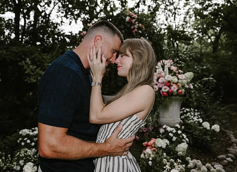 Taylor Swift casou-se com Travis Kelce em Nova Iorque numa cerimónia celebrada por Adam Sandler
