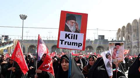 Houve mensagens de apelo à violência contra Trump na despedida de Ali Khamenei pelos populares.