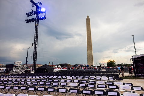 Bancadas evacuadas enquanto o céu escurece em Washington.