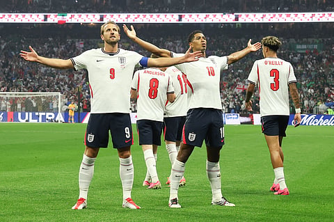 Jude Bellingham, aos 36 e 38 minutos, e Harry Kane, aos 60, de penálti, marcaram para os ingleses.