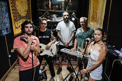 A banda de Playback  - Paião por Tigerman, com The Legendary Tigerman (guitarra), Rafael Ferreira (voz), Mike Ghost (bateria), Sara Badalo (voz) e João Cabrita (teclas).
