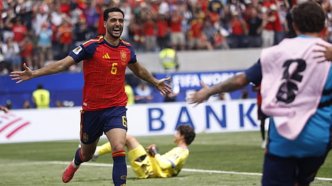 Merino festeja após marcar o 2-1.
