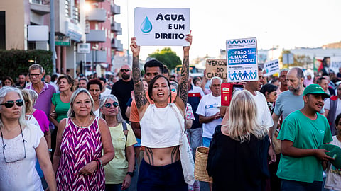 Protestos contra as falhas no abastecimento de água, na Costa de Caparica, Almada.