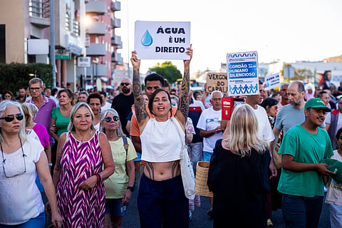 Protestos contra as falhas no abastecimento de água, na Costa de Caparica, Almada