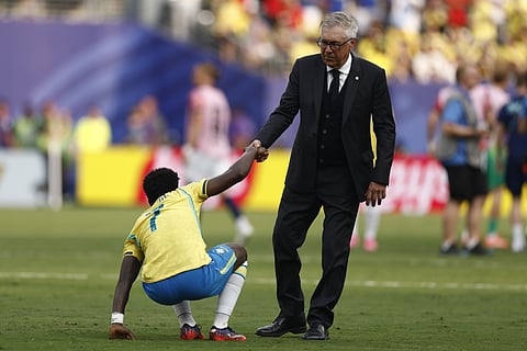 Ancelotti levanta Vini Jr. do chão. O avançado do Real Madrid também acabou condicionado com a opção técnica de fazer entrar Neymar.