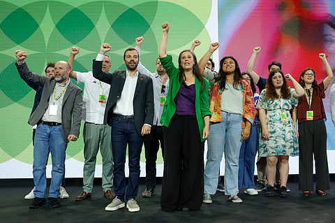 Os novos co-porta-vozes do Livre, Isabel Mendes Lopes  e Jorge Pinto, ladeados pelo co porta-voz cessante do Livre, Rui Tavares.