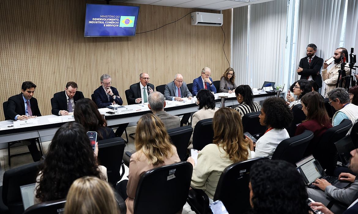 Setores brasileiros atingidos por tarifaço dos EUA terão novo plano de socorro