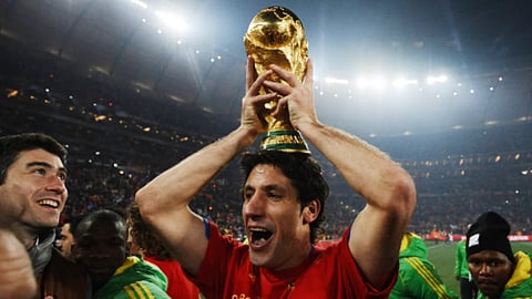 Jogador ergueu o troféu espanhol como vencedor em 2010.