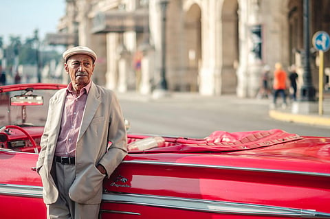 "Respiro um pouco de ar de Cuba, respiro ar de Portugal. Encontro a minha metade em Cuba, encontro a minha metade em Portugal”.