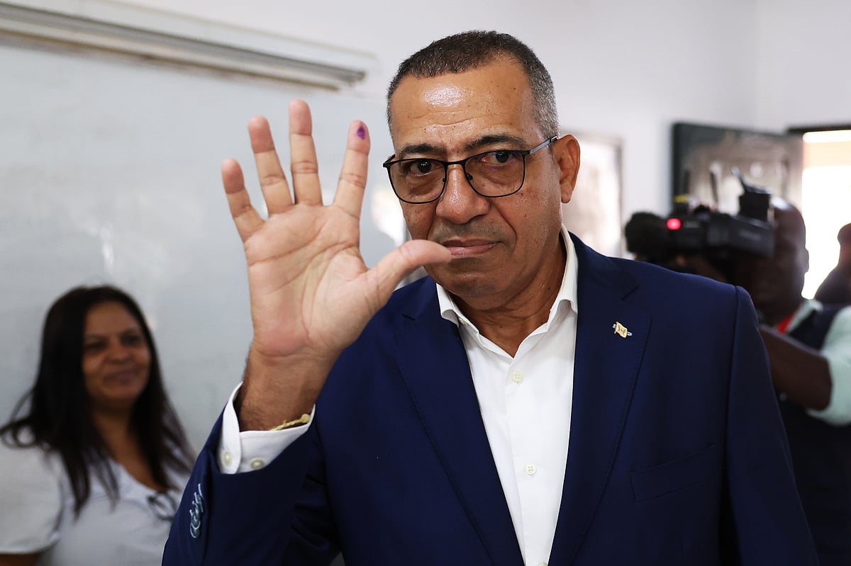 Carlos Vila Nova reeleito Presidente de São Tomé e Príncipe com 55,94% dos votos